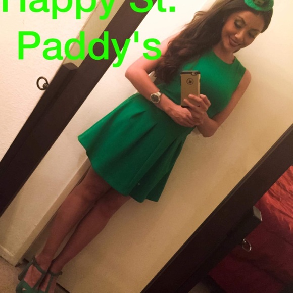 Topshop Dresses & Skirts - Topshop green 💚 dress